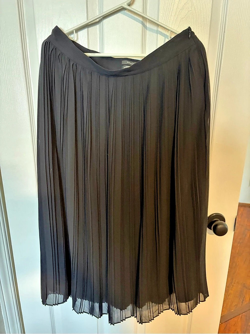 RW&CO. Pleated Midi Skirt in Black Size 12 Like New